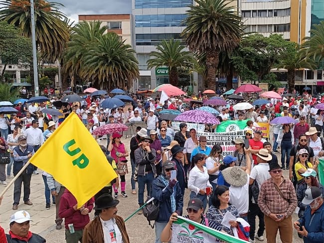 En Sogamoso, Boyacá, se congregaron cerca de 2.000 personas que marcharon en conmemoración del Día del Trabajo y en apoyo al presidente Gustavo Petro / Foto: W Radio.