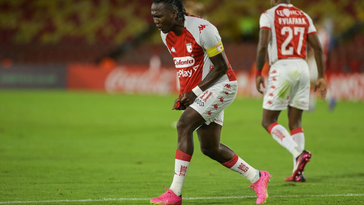 El que no patea o no arriesga, no hace gol: Rodallega por victoria de Santa Fe ante Pasto