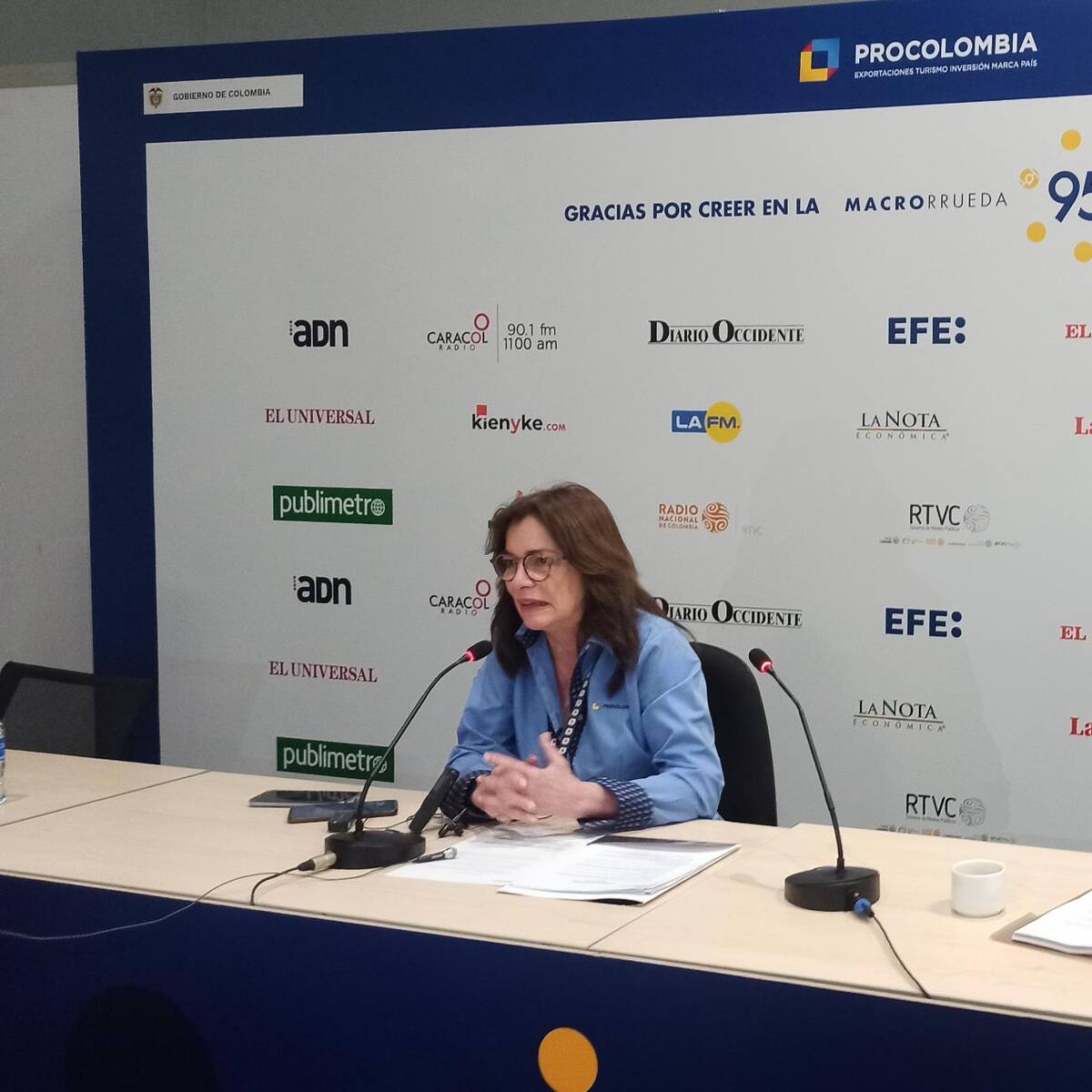 ¿Por qué la presidente de Procolombia, Carmen Caballero, no está en el foro de Davos?