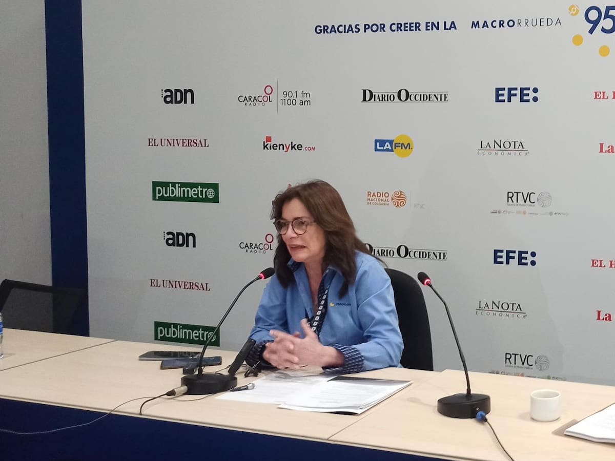 ¿Por qué la presidente de Procolombia, Carmen Caballero, no está en el foro de Davos?