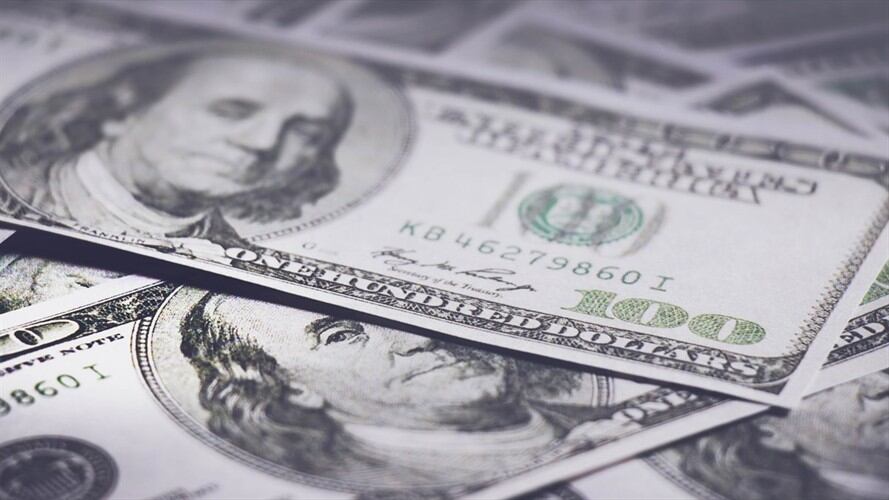 El dólar inició la semana al alza. Foto: Getty Images / MANIT PLANGKLANG