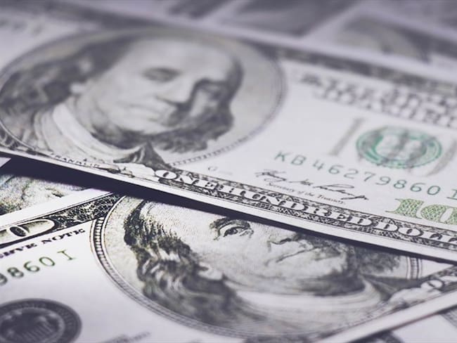 El dólar inició la semana al alza. Foto: Getty Images / MANIT PLANGKLANG