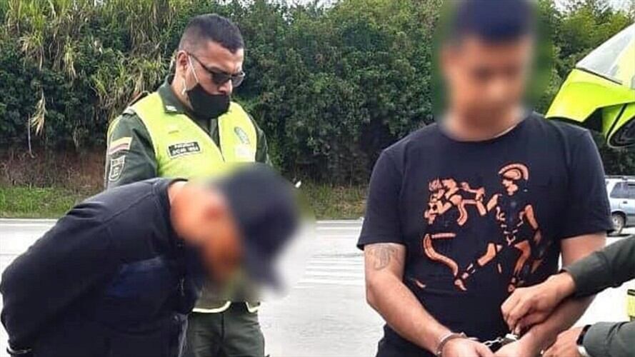 Los dos sujetos fueron ubicados en el sector de Río Blanco e intentaron sobornar a los policías . Foto: Policía Nacional