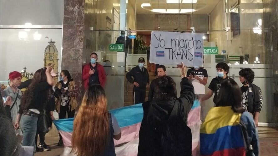 Piden justicia por la vida de las personas de la comunidad LGTBQ+ y el asesinato de Adriana en plena conmemoración de la lucha de esta comunidad. Foto: Comunidad LGTBIQ+ Boyacá
