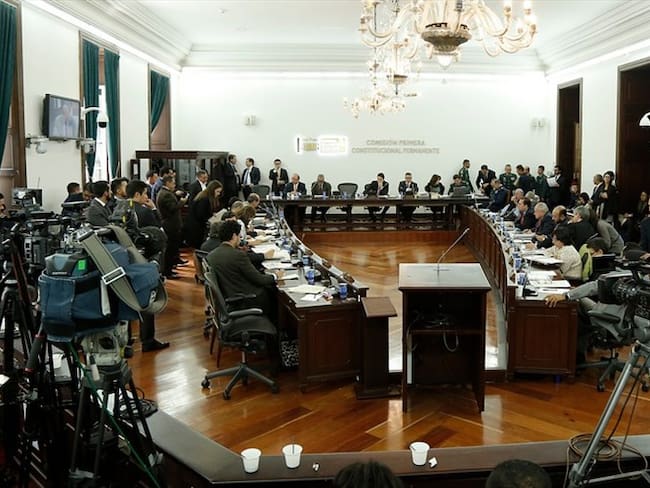 En la Comisión Primera del Senado de la República, se lleva a cabo el tercer debate de la Jurisdicción Especial para la Paz. Foto: Colprensa - Juan Páez