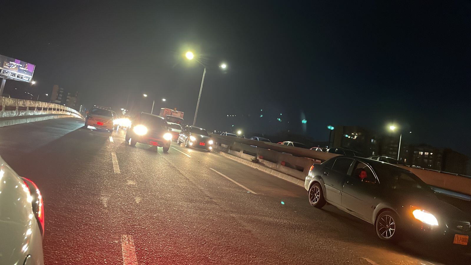 Movilizaciones de motociclistas y conductores de plataformas generaron afectaciones en la movilidad en Bogotá. Foto: Paula Bolívar