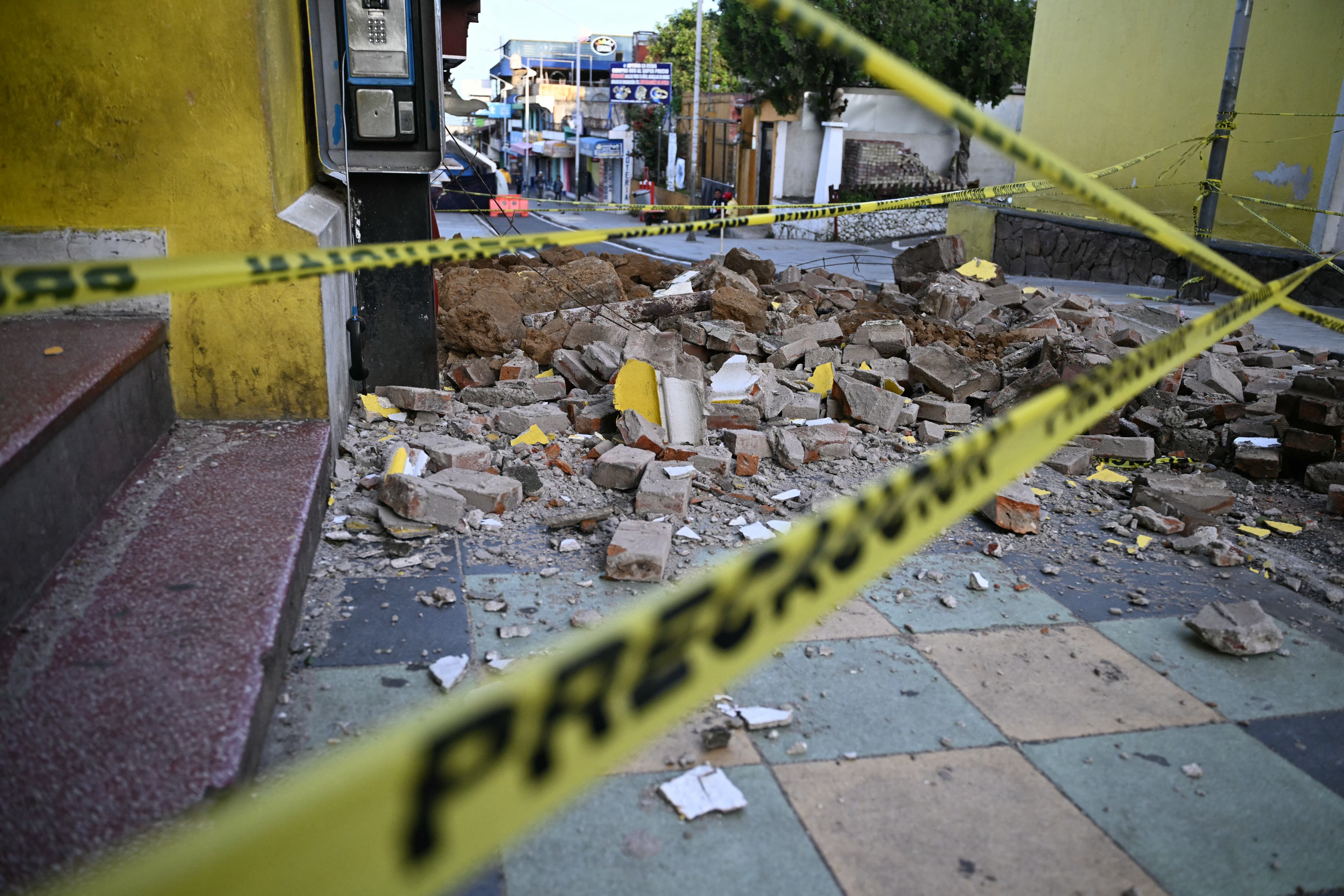 Daños por sismos en Guatemala. Foto: JOHAN ORDONEZ/AFP via Getty Images.