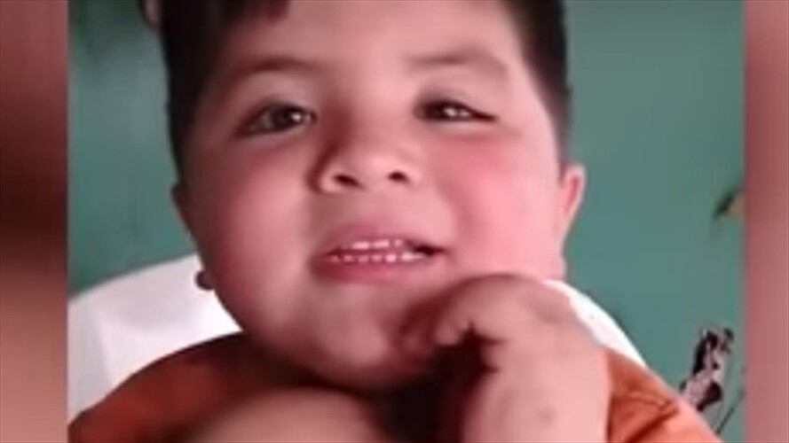 Ulises el niño argentino que cambió camiseta de River por empanadas. Foto: Print: Video La Gaceta