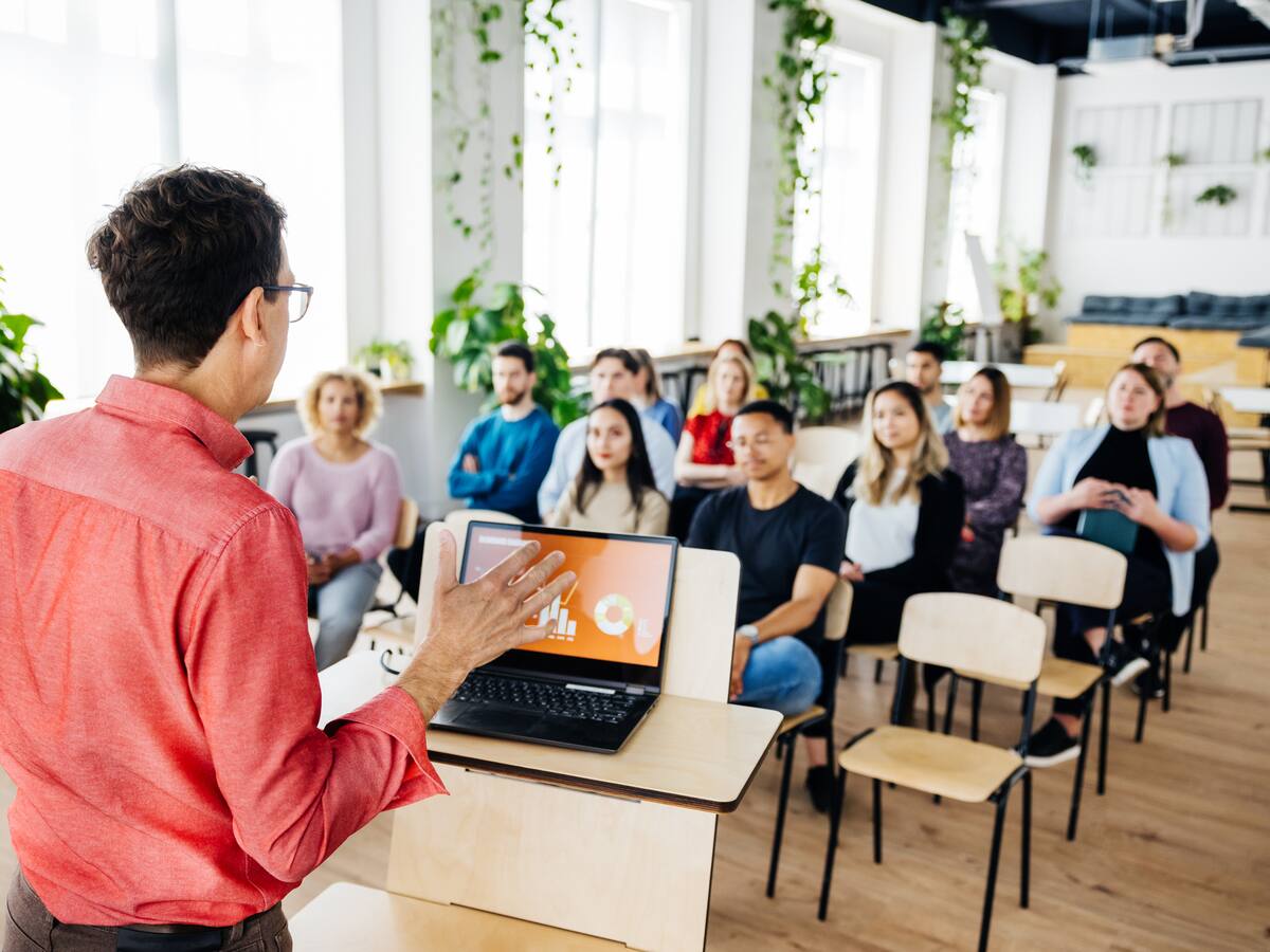 Cursos gratuitos del IPES para vendedores y comerciante, conozca cómo inscribirse