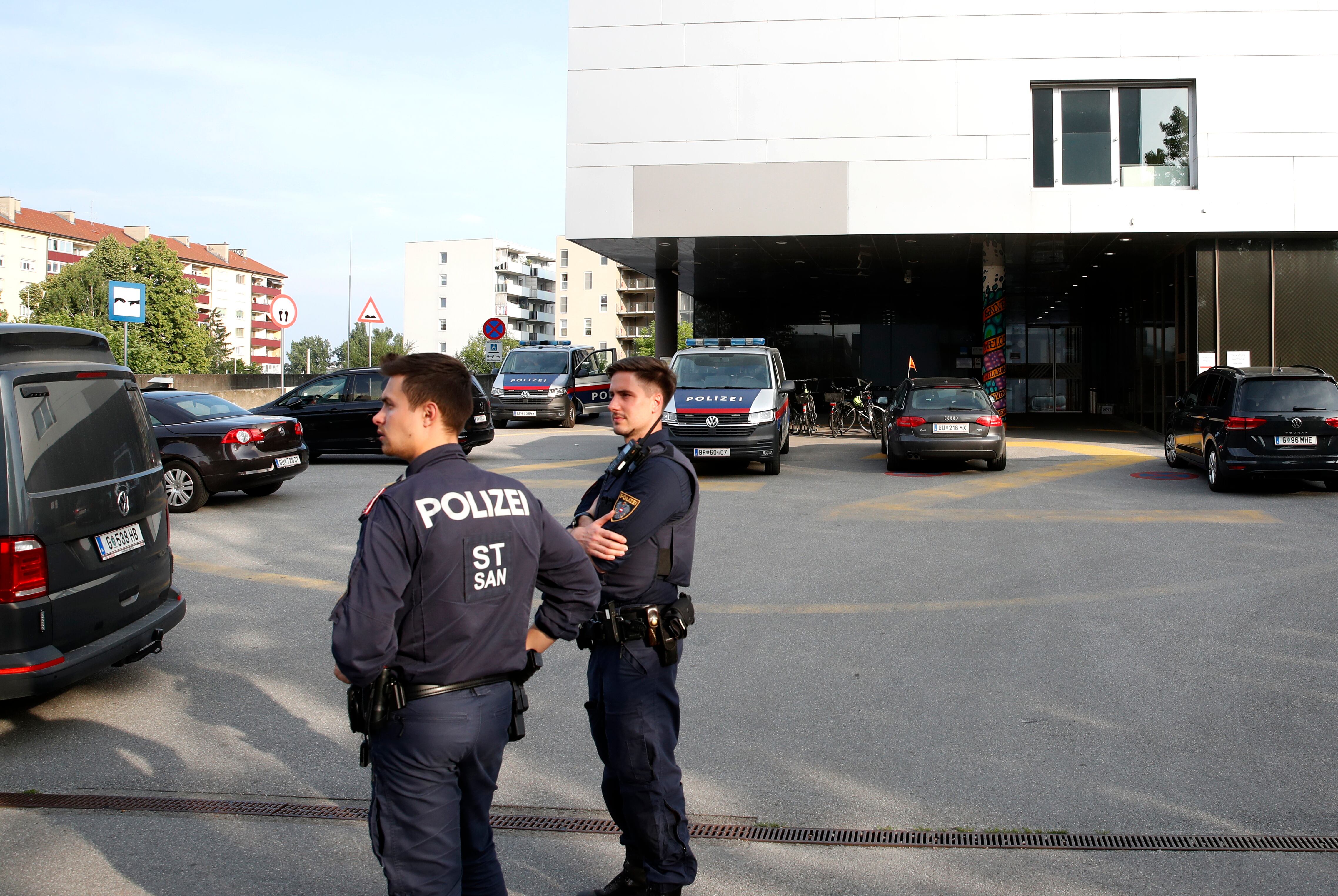 Oficiales de la Policia Austriaca. EFE/EPA/ANTONIO BAT.