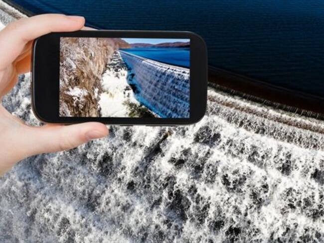 Descargar datos en tu celular inteligente requiere un gran gasto de agua. Foto: Thinkstock