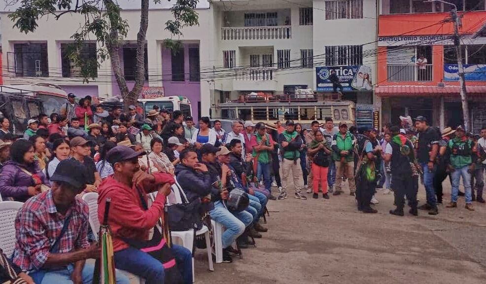 Se procedió a realizar la Asamblea Cultural de Juzgamiento en la plaza principal del municipio de Inzá. Crédito: Asociación de Autoridades del Consejo Territorial de los Pueblos Indígenas Juan Tama de Inzá.
