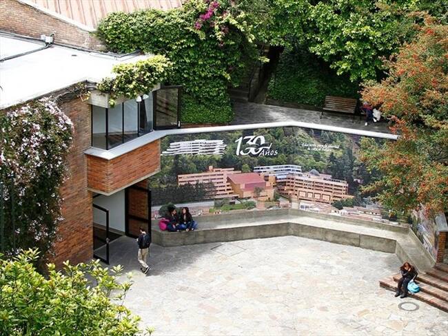 Estudiantes de la Universidad Externado se manifiestan sobre cambio de rector