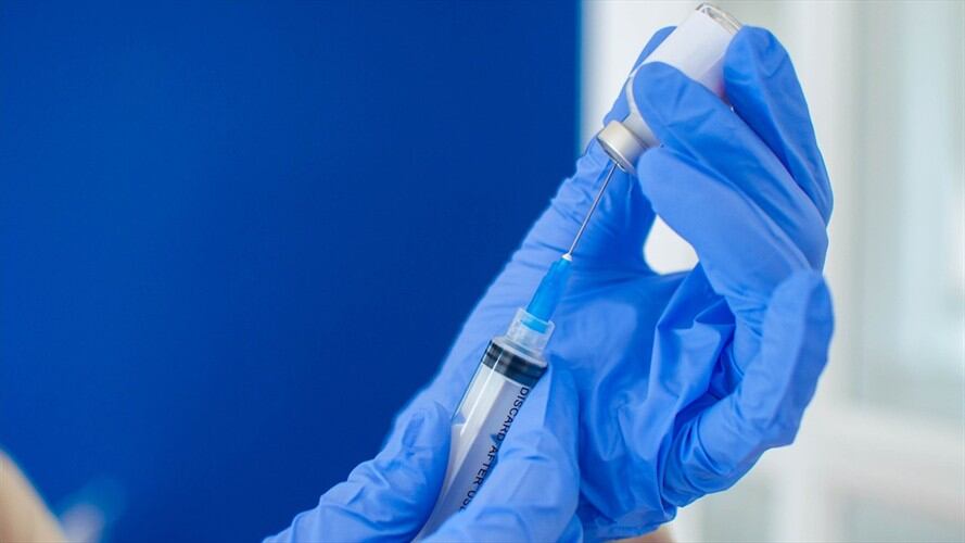 Anuncian campaña de vacunación contra el COVID-19 para mujeres gestantes. Foto: Getty Images