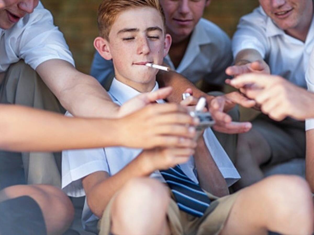 El consumo del cigarrillo persiste en los jóvenes