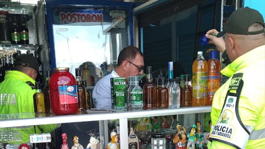 La Policía Fiscal y Aduanera ha logrado aplicar medida cautelar de extinción de dominio a 1.042 bienes muebles e inmuebles avaluados en más de 398.358 millones de pesos: Faxir Ramírez. Foto: Redacción W Radio