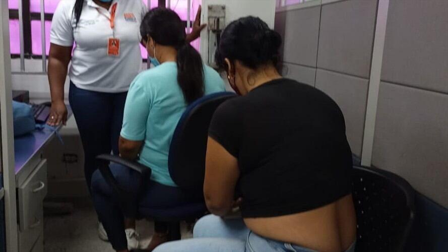 Policías propinan golpiza a dos mujeres en Santa Marta por no portar el tapabocas. Foto: Alcaldía de Santa Marta