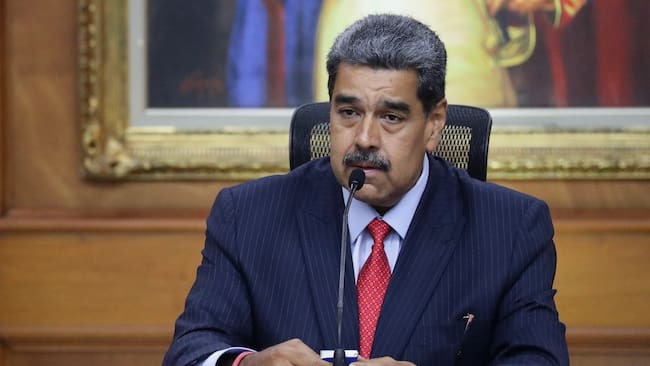 AME6906. CARACAS (VENEZUELA), 31/07/2024.- El presidente de Venezuela, Nicolás Maduro, habla durante una rueda de prensa este miércoles, en el Palacio de Miraflores en Caracas (Venezuela). Maduro vinculó a Héctor Guerrero Flores -alias 'Niño Guerrero'-, líder de la banda criminal transnacional 'Tren de Aragua', con las protestas desatadas en las últimas horas en contra del resultado electoral del domingo entregado por el Consejo Nacional Electoral (CNE), que lo ratificó como mandatario reelecto. EFE/ Ronald Peña R.