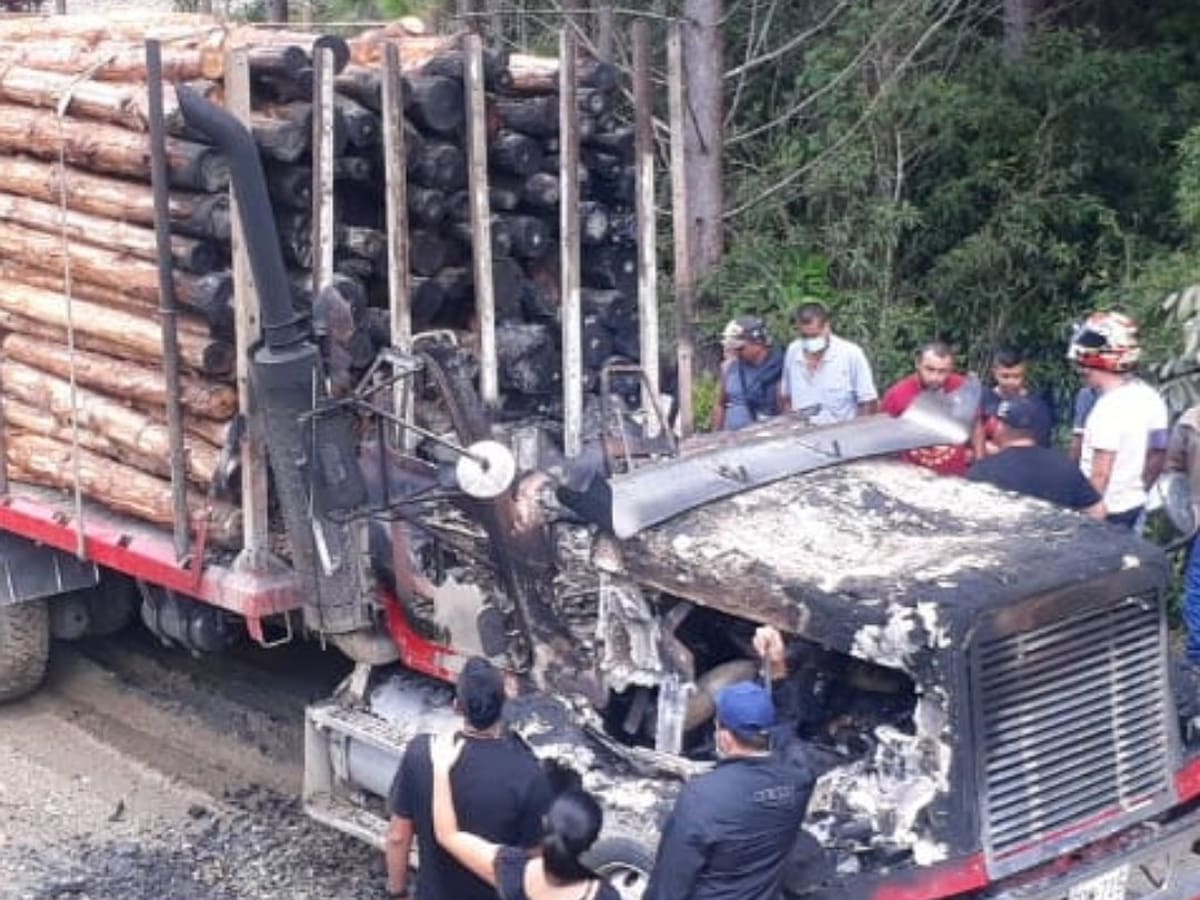 Asesinan a un transportador en el occidente del Cauca e incineraron su vehículo