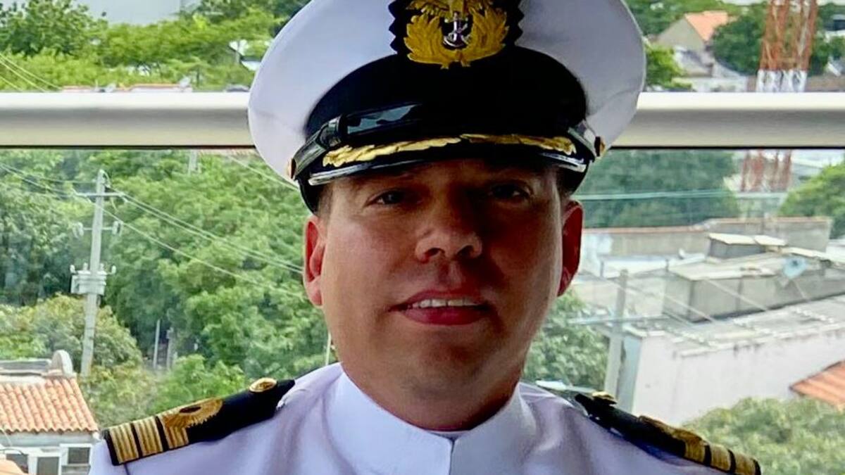 El capitán de fragata Julio César Monroy Silvera asume como nuevo capitán de puerto de Santa Marta