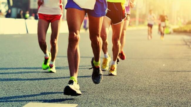 Los corredores ultra recorren distancias mayores que una maratón... y sufren las consecuencias. . Foto: BBC Mundo