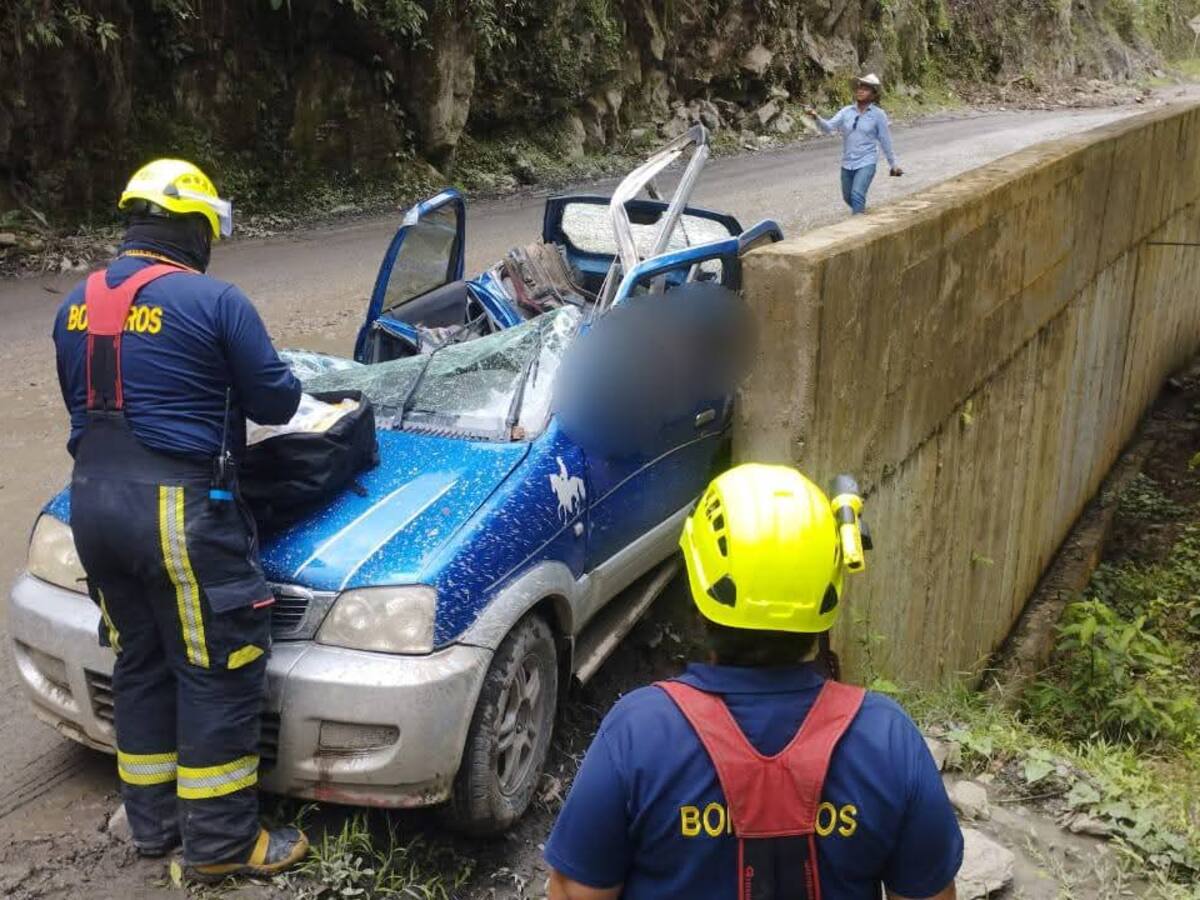 En Pueblo Rico, Risaralda, deslizamiento de rocas mató a un adulto mayor que conducía un vehículo