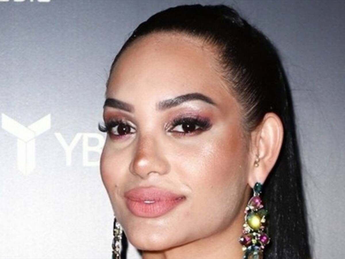 Andrea Valdiri publica fotografía anunciando que está en trabajo de parto