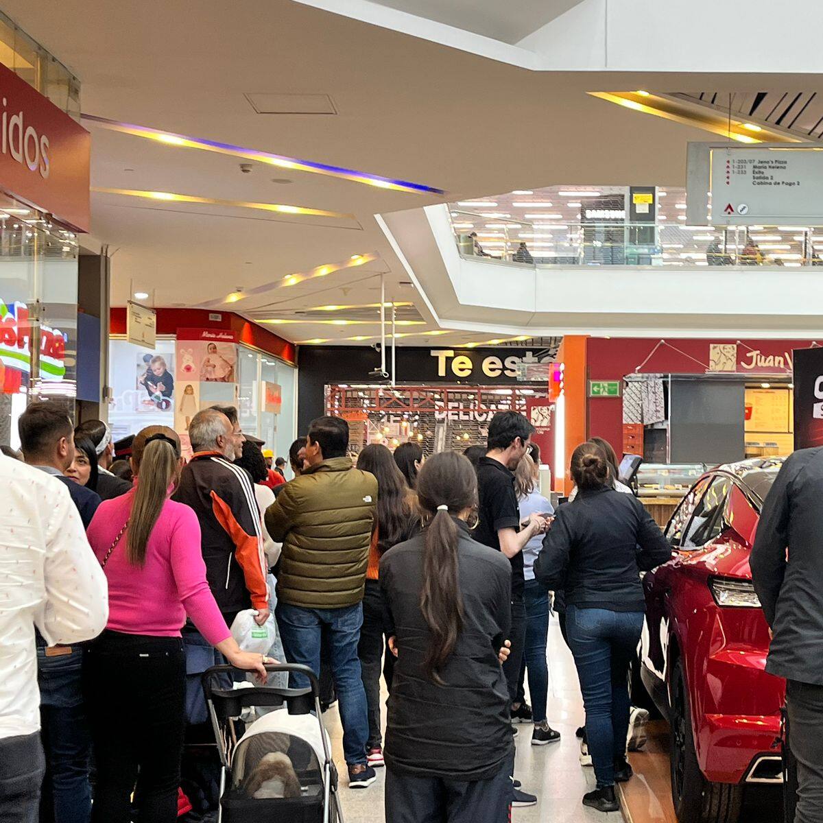 Hombre asesinó a una mujer y luego intentó quitarse la vida en Unicentro, en Bogotá