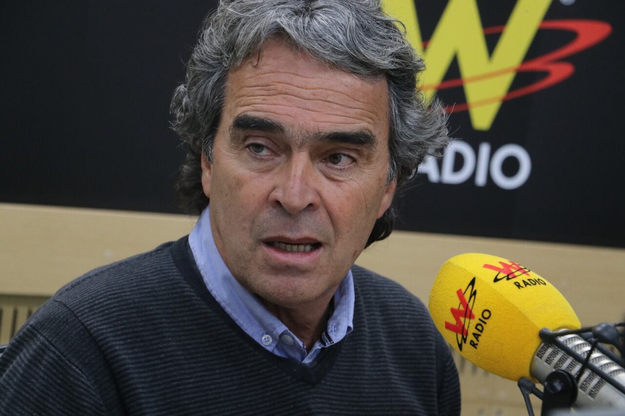 Sergio Fajardo: “de las personas más ricas esperamos un aumento del impuesto a la renta, dividendos y patrimonio”. Foto: Redacción W Radio.