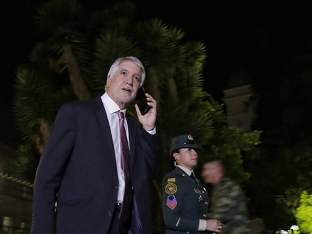 Lara pide perdón por haber respaldado a Peñalosa en su camino a la Alcaldía