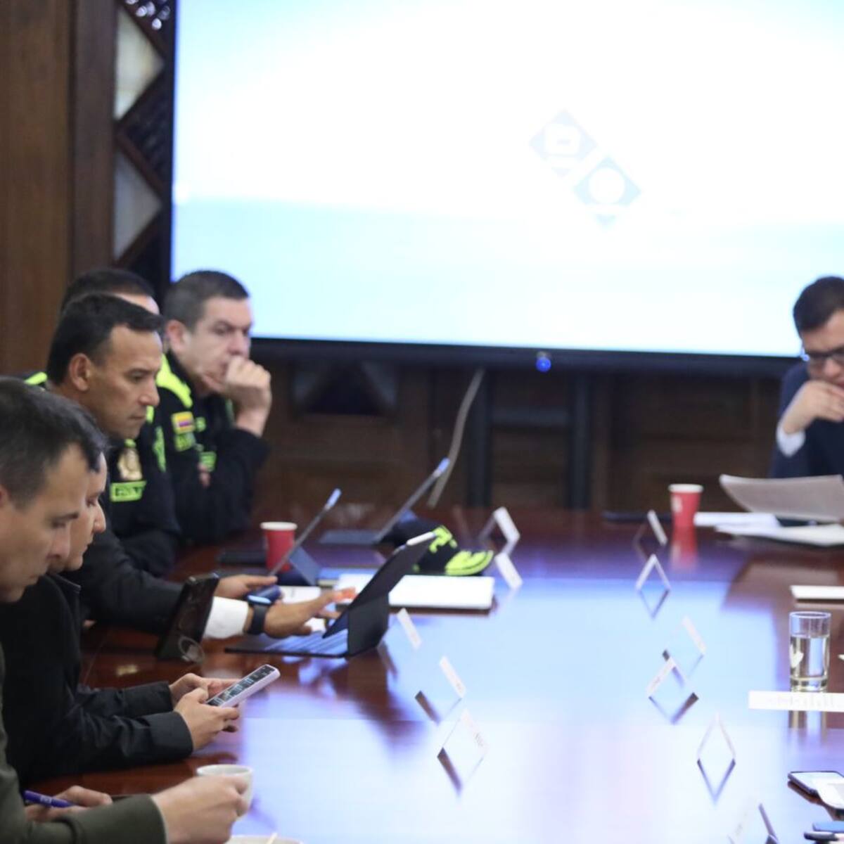 Lista de 41 personas a las que se les reforzará la seguridad con más de 1.000 hombres y 500 carros