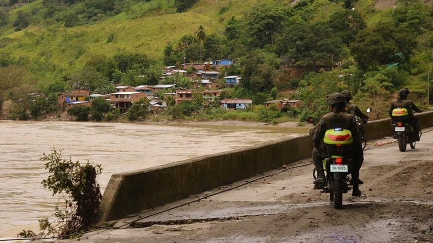 Algunas de las familias de Puerto Valdivia que fueron evacuadas por el riesgo durante de la emergencia en Hidroituango ya podrán regresar a sus hogares. Foto: Agencia EFE