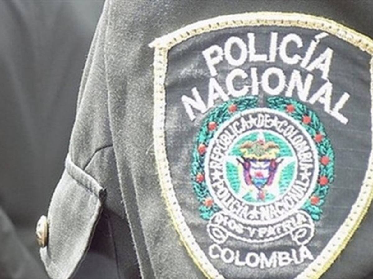 Dos delitos y casa por cárcel para dos policías capturados por extorsión en Boyacá