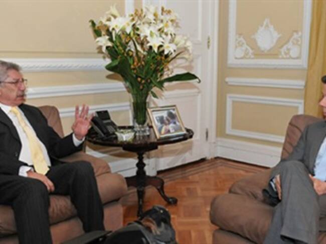 20 minutos duro reunión entre el Presidente Santos y Tarcisio Mora