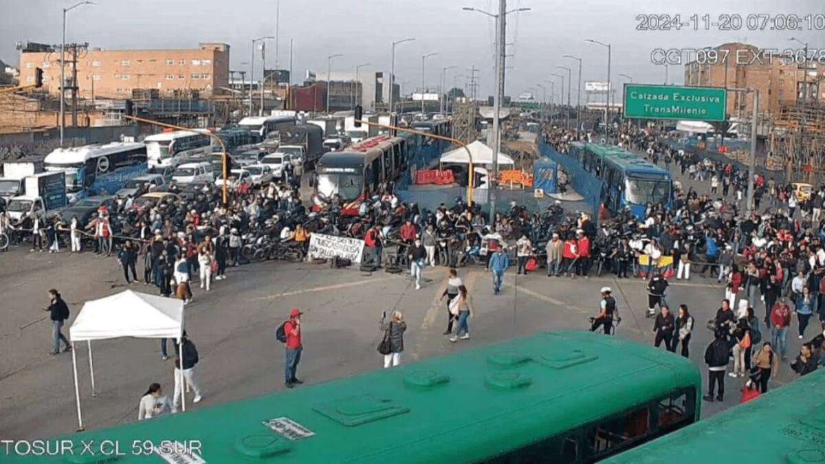 Bloqueo en la Autopista Sur afecta a más de 83.000 usuarios de TransMilenio