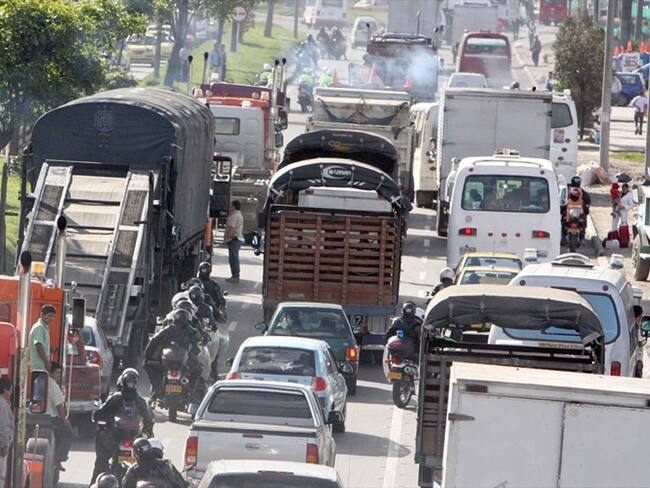 Bloqueos en Bogotá por día de pico y placa para camiones de más de 20 años