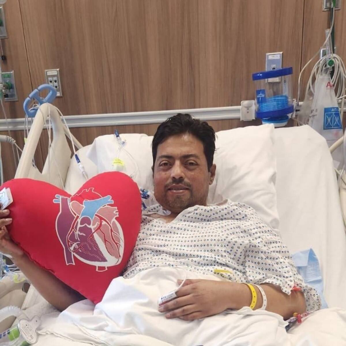 Paciente recibió triple trasplante de corazón, hígado y riñón en mismo procedimiento: la historia