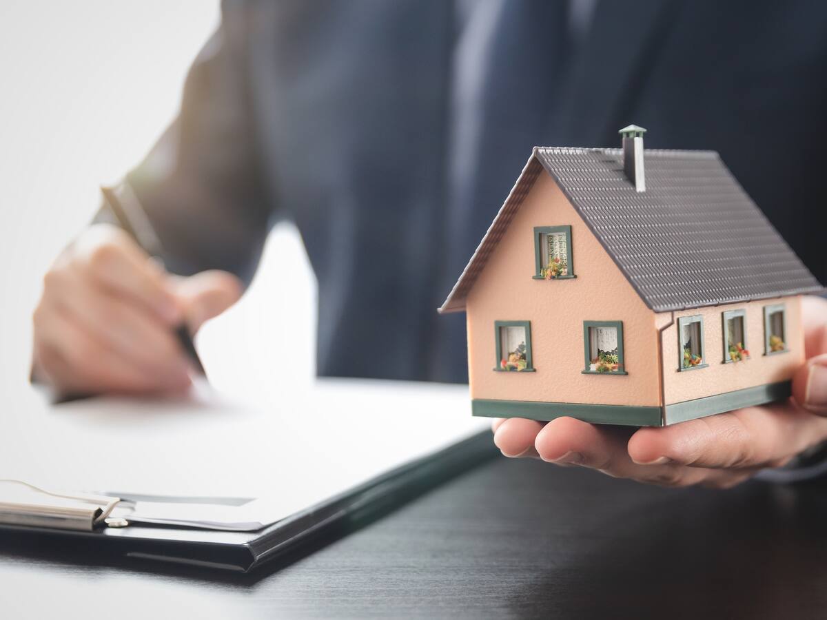 ¿Un arrendatario puede tomar posesión si lleva más de 10 años habitando el lugar?