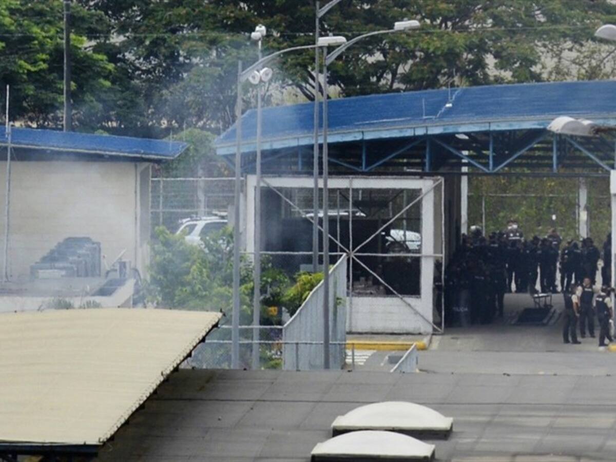 Cancillería confirma la muerte de tres colombianos en las revueltas de cárceles en Ecuador