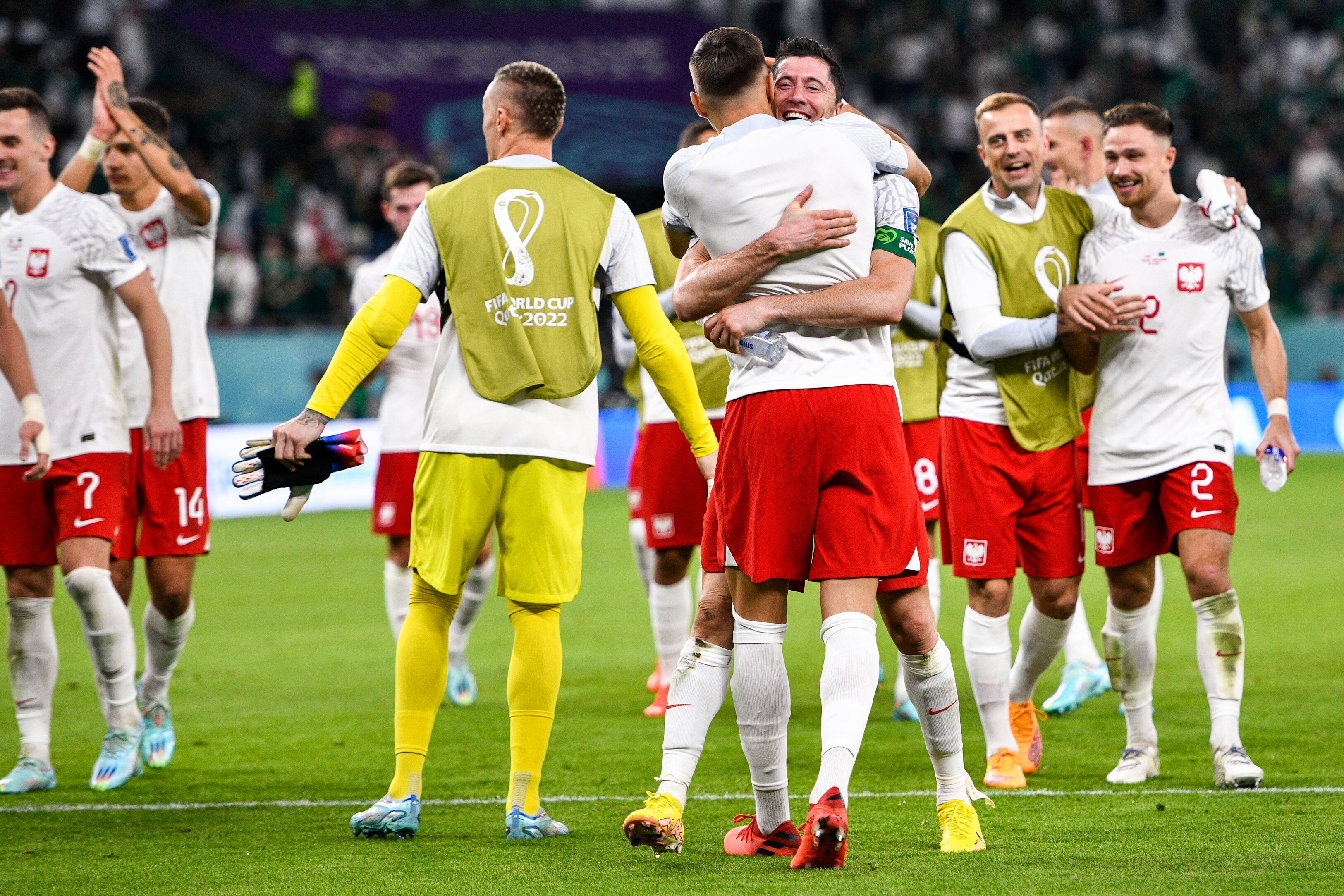 Polonia derrota a Arabia Saudita 2-0.