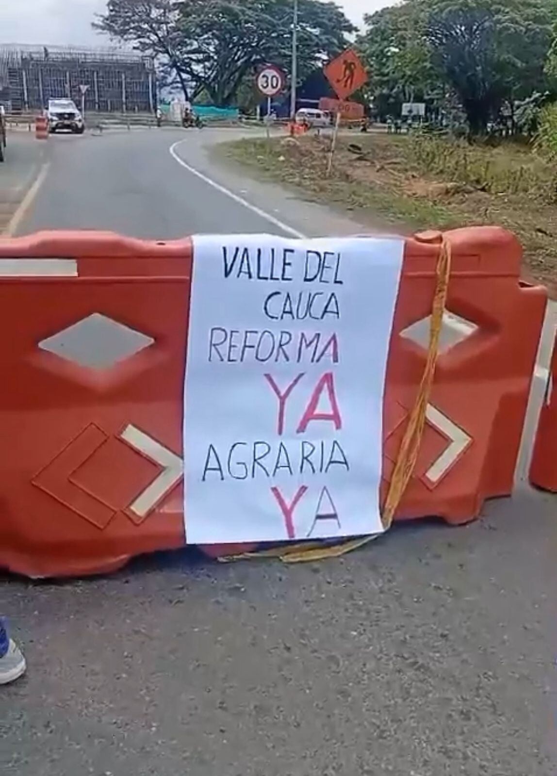 En algunas vías del Valle se han registrado bloqueos como consecuencia de la falta de respuestas.