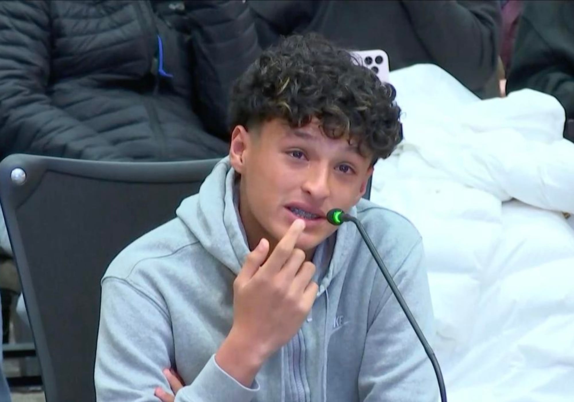 “Al ICE no le importa si tenemos ciudadanía, nos juzgan por ser latinos”: Manny Chavez desde EE.UU.