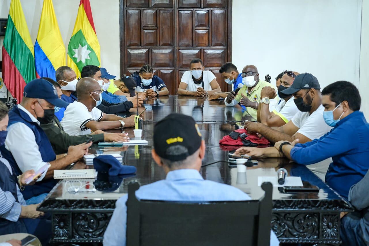 Dau y mototaxistas Cartagena. Foto: Cortesía Alcaldía