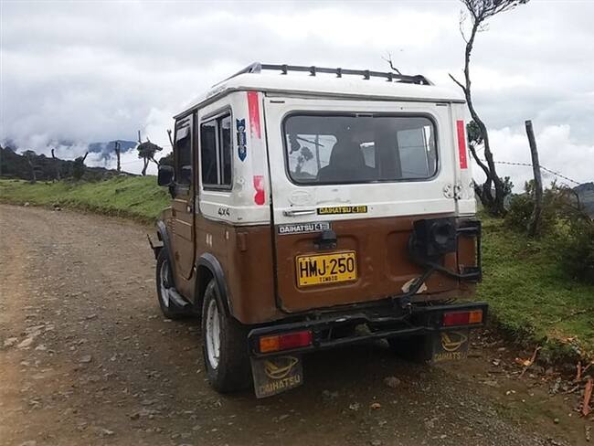 En el lugar fueron encontradas las pertenencias de la víctima, documentos y su vehículo Daihatsu de color café y placas HMJ 250 del municipio de Timbío, con las llaves. Foto: Cortesía Sucesos Cauca