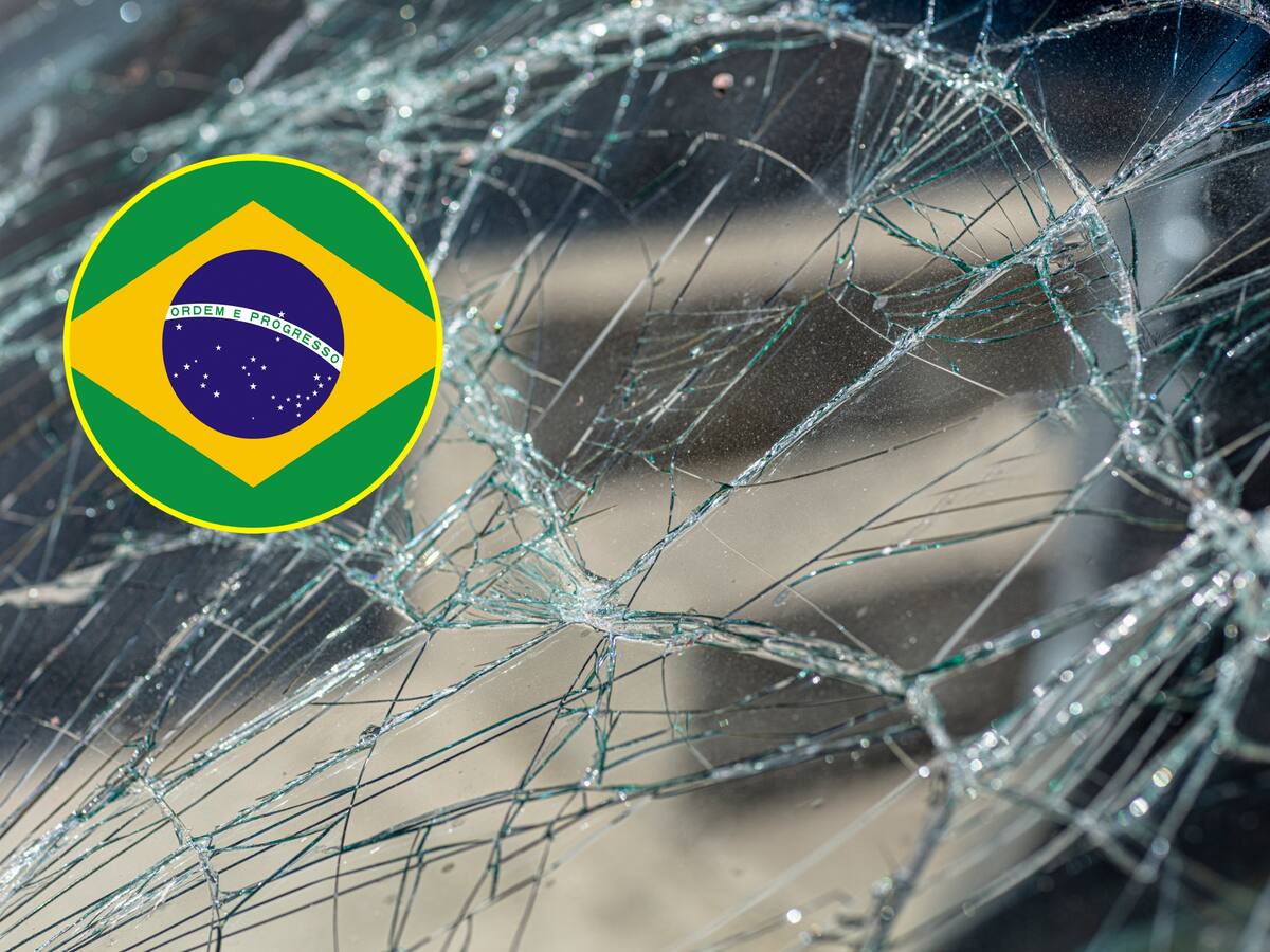 Accidente entre un tractocamión y un microbús en Brasil dejó nueve muertos y diez heridos