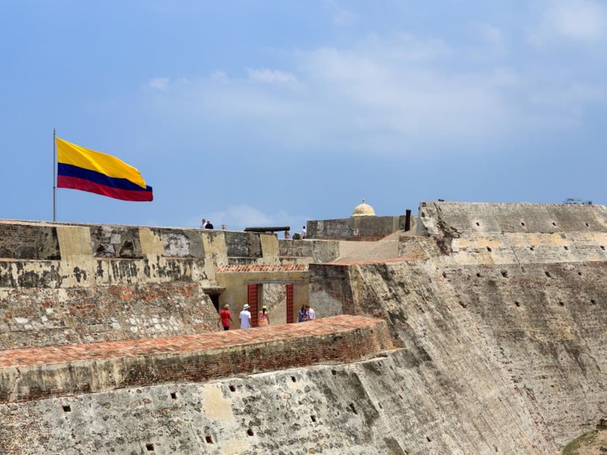 Video: Turistas treparon el Castillo de San Felipe en Cartagena para ingresar ilegalmente
