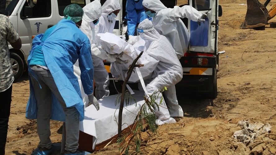 Por muertes confirmadas y sospechosas van 100 mil decesos por COVID-19 en el país. Foto: Getty Images