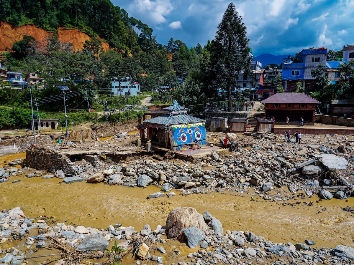 La Policía de Nepal eleva a 616 los muertos en la riada del miércoles