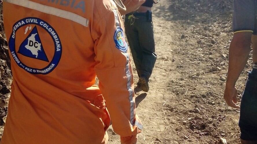 La Defensa Civil con apoyo de la comunidad realizó las labores de levantamiento de los cadáveres . Foto: Defensa Civil