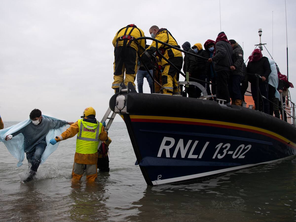 Naufragio en el Canal de la Mancha deja al menos 31 migrantes muertos